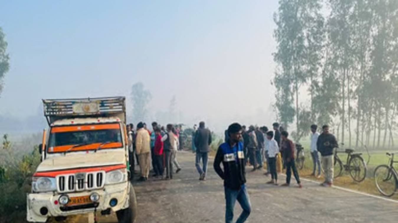 हरदोई में अज्ञात वाहन की टक्कर से एक मोटरसाइकिल सवार तीन युवक मरे, छानबीन में जुटी पुलिस