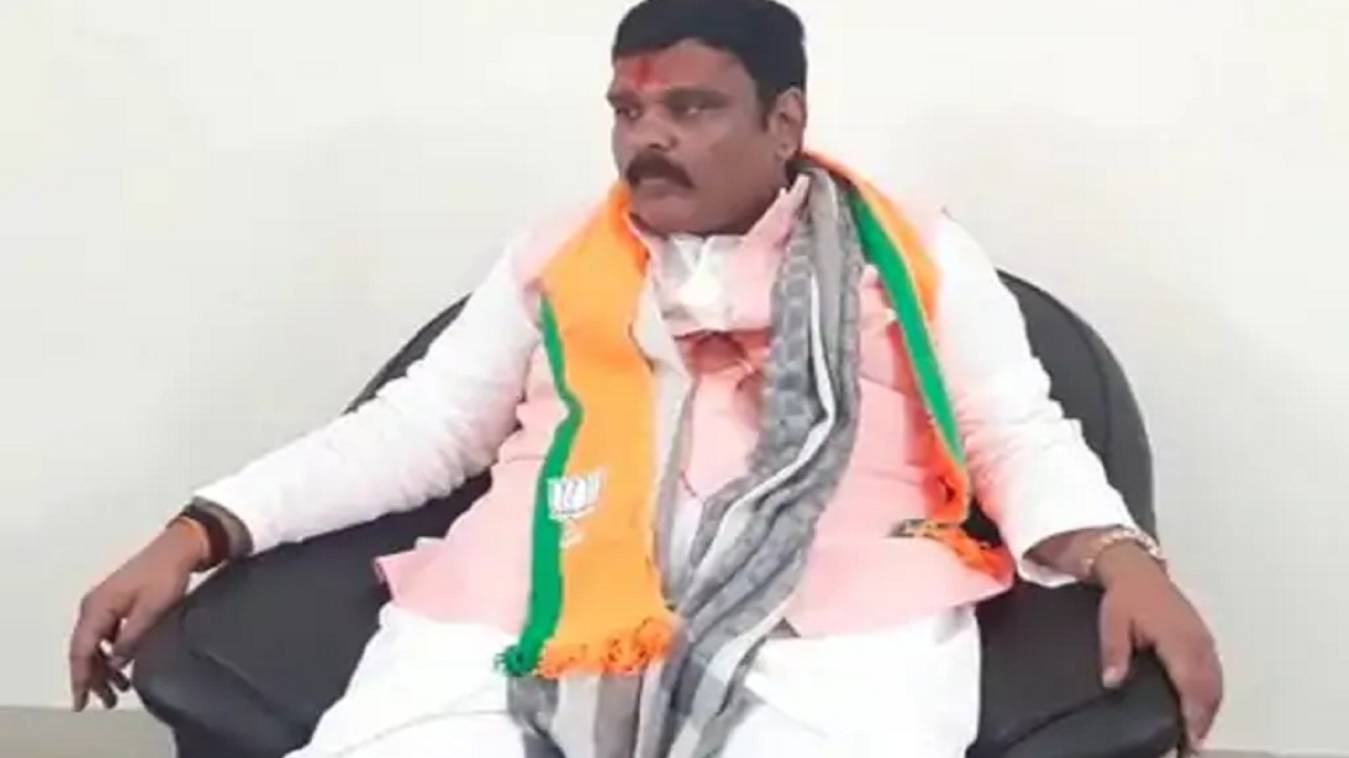 वाराणसी में फिल्म पठान पर बरसे कन्नौज सांसद सुब्रत पाठक, बोले- शाहरुख खान एक एजेंडे का हिस्सा हैं