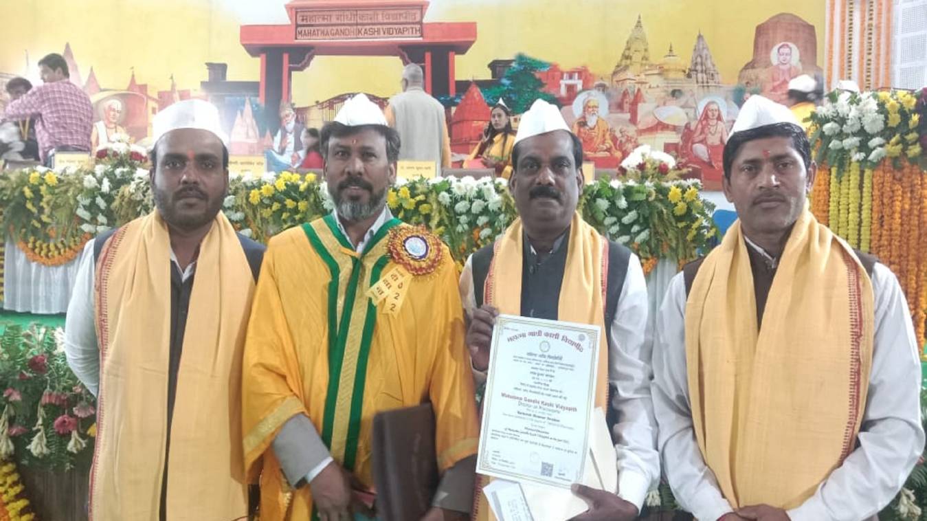 Convocation ceremony: विद्यापीठ और सम्पूर्णानंद विश्वविद्यालय के मेडल पाकर दमके मेधावियों के चेहरे