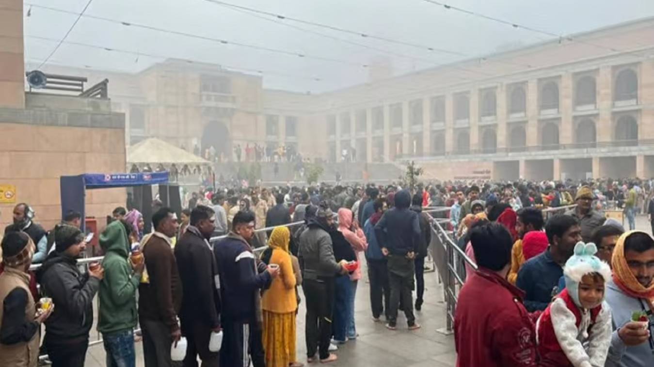 ढाई लाख भक्तों ने बाबा दरबार में टेका मत्था