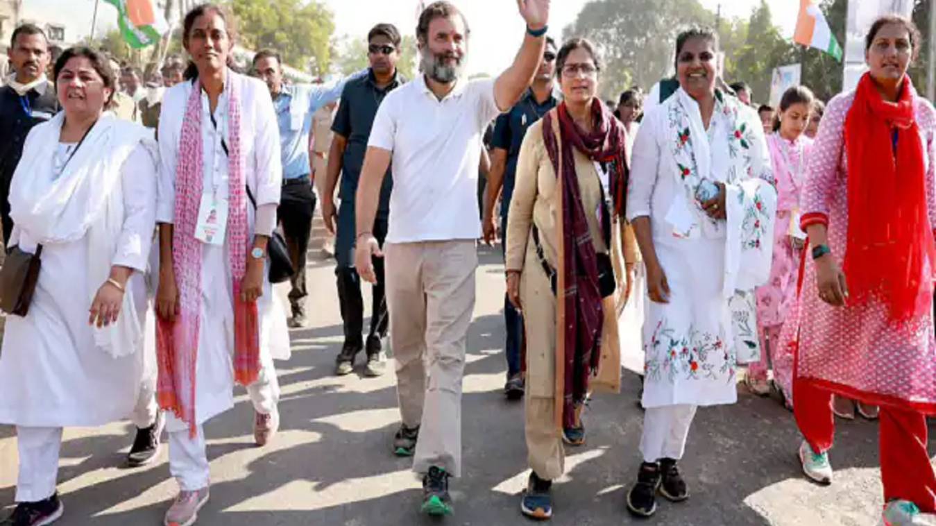 भारत जोड़ो यात्रा की यूपी में एंट्री, राहुल को मिला टिकैत का साथ