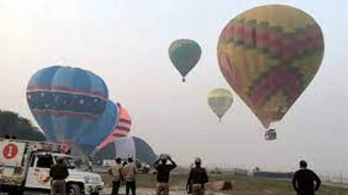  ख़राब मौसम की वजह से बैलून फेस्टिवल पर लगा ब्रेक