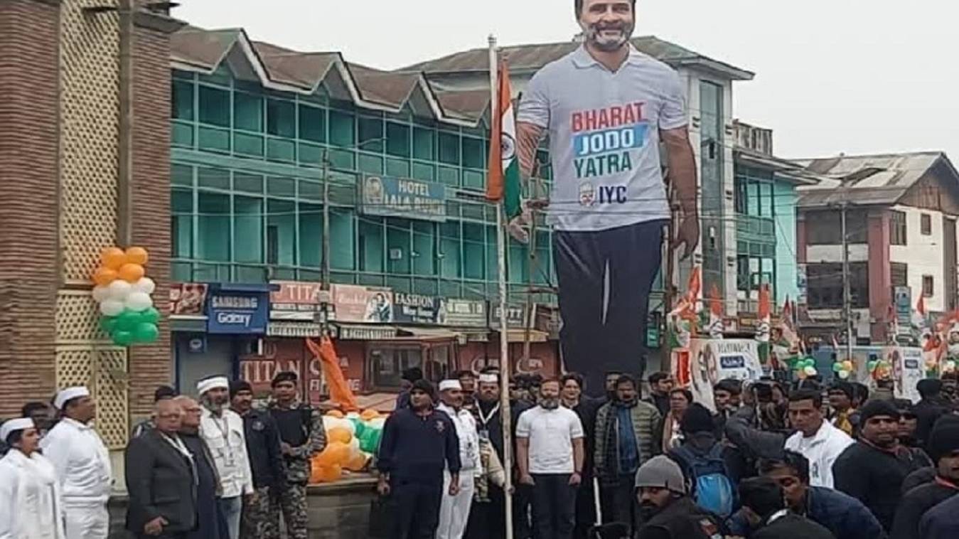 राहुल गांधी ने लाल चौक पर फहराया तिरंगा, ट्वीट कर कहा- 'भारत से किया वादा आज पूरा हुआ'