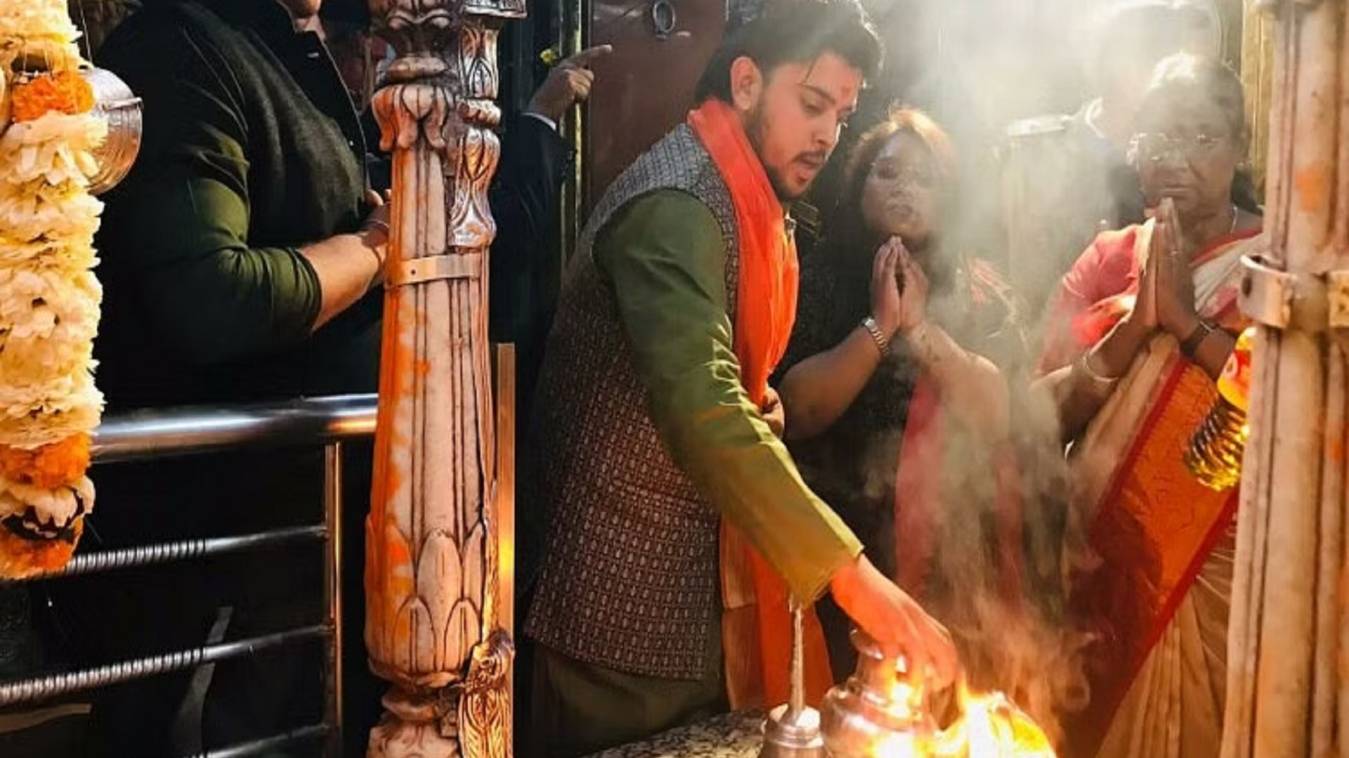 राष्ट्रपति मुर्मू ने बेटी के साथ किए बाबा विश्वनाथ धाम के दर्शन, सीएम के साथ स्पेशल गंगा आरती में होंगी शामिल