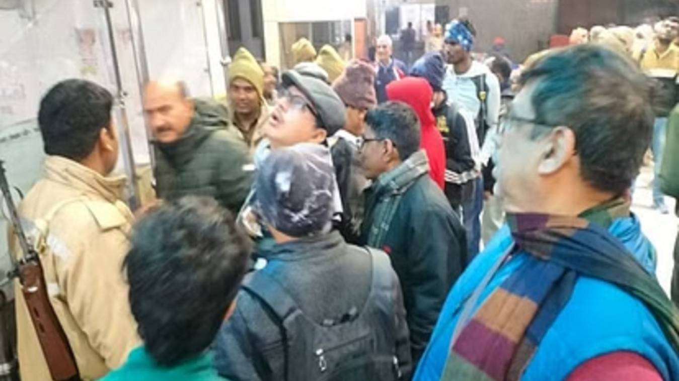 दूसरे दिन भी कैंसिल रही शटल एक्सप्रेस, यात्री परेशान