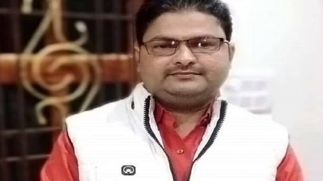 बरात में गए प्रयागराज के युवक की नर्मम हत्या, झाड़ी में फेंका मिला शव