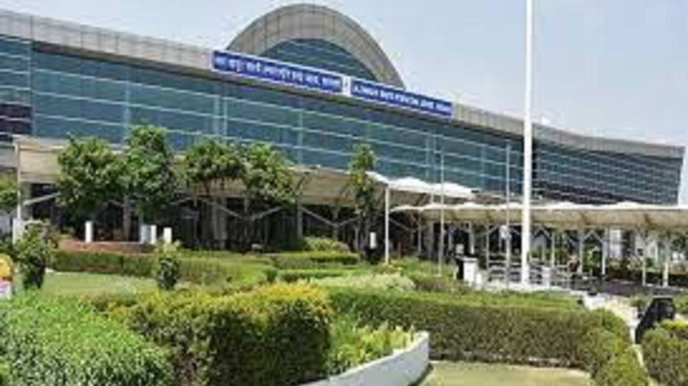 वाराणसी एयरपोर्ट को होली से पहले ड्रोन बम से उड़ाने की धमकी, मचा हड़कंप