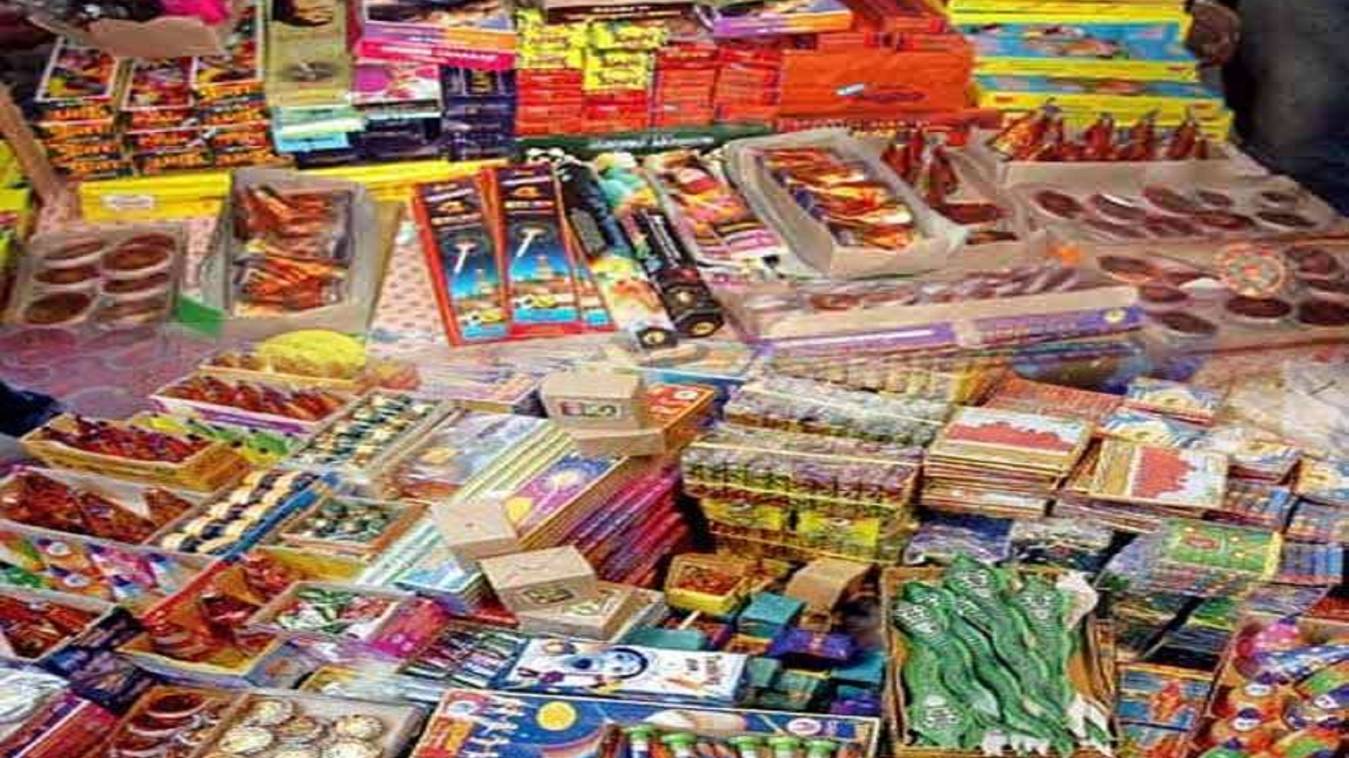 फैक्टरी में अवैध रूप से बनाए जा रहे थे पटाखे, तभी धमाके से गूंज उठा इलाका, चार घायल