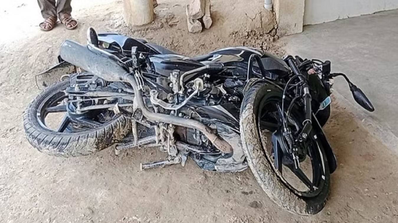 ऑटो ने बाइक सवार को मारी टक्कर, भाई-बहन घायल