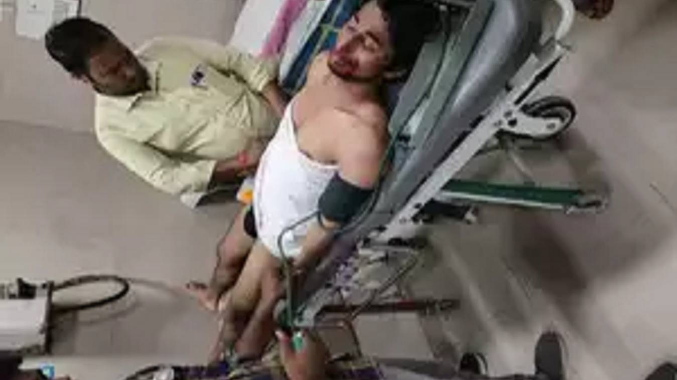 वाराणसी घूमने आए बिहार के तीन युवक को गंगा में डूबने से नाविकों ने बचाया