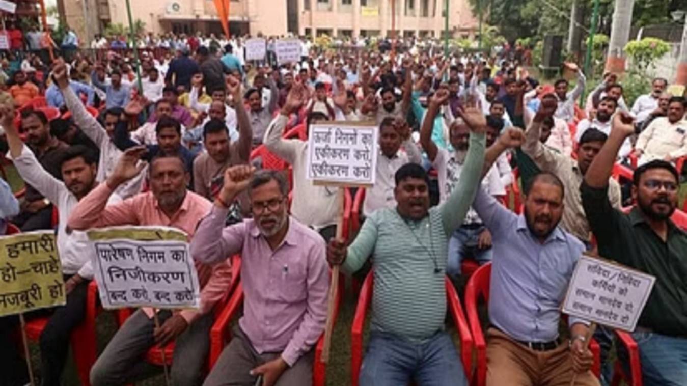 बिजली कर्मियों की जारी हड़ताल खत्म, ऊर्जा मंत्री-कर्मचारी नेताओं की बैठक में बनी सहमति