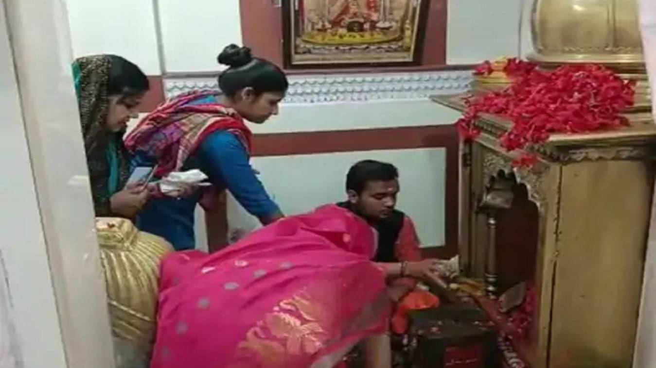 वाराणसी : नवरात्रि के 6ठवें दिन मां कात्यायनी पूजा:दर्शन, भक्तों का उमड़ा जनसैलाब