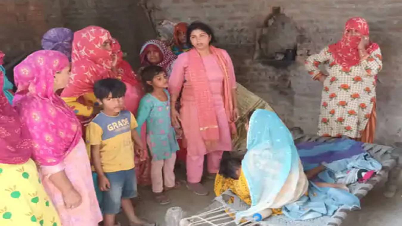 UP: पिता-चाचा-बुआ की हत्या कर सुबह दूसरी बुआ से बोला आरोपी- तीनों को मार दिया, अंतिम संस्कार कर लो