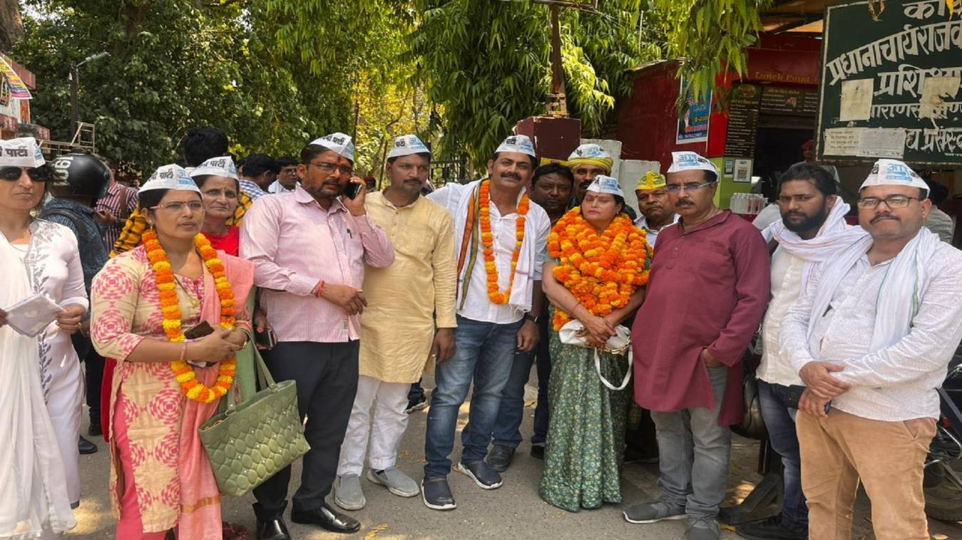 Nikay Chunav 2023: "आप" की शारदा टंडन ने मेयर पद के लिये किया नामांकन