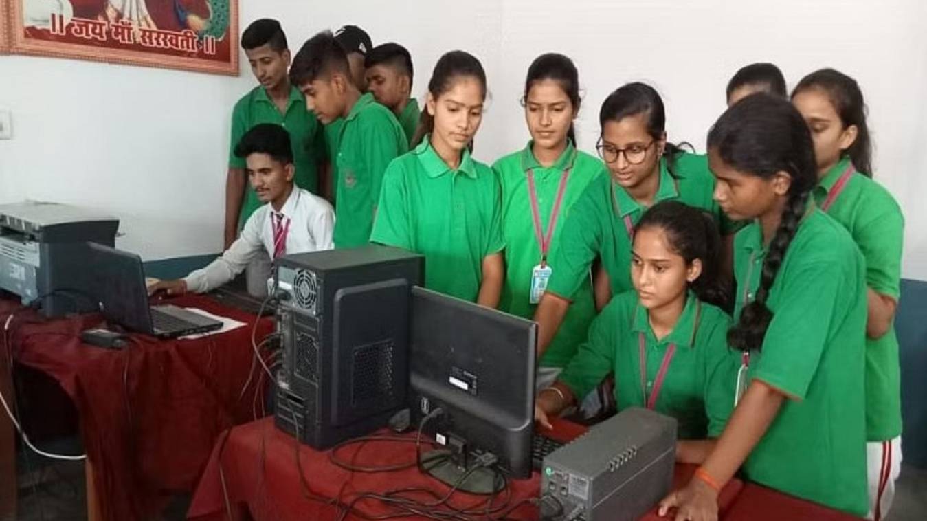 UP Board 12th Result 2023 : वाराणसी जिले में हाई स्कूल में सिमरन पटेल ने किया टॉप 