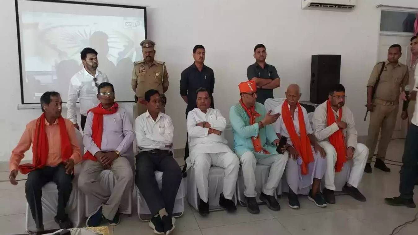 वाराणसी पहुंचे पर्यटन मंत्री जयवीर सिंह: बोले- पर्यटकों को काशी में हेलीकॉप्टर की मिलेगी सुविधा, पर्यटन को मिलेगा बढ़ावा 