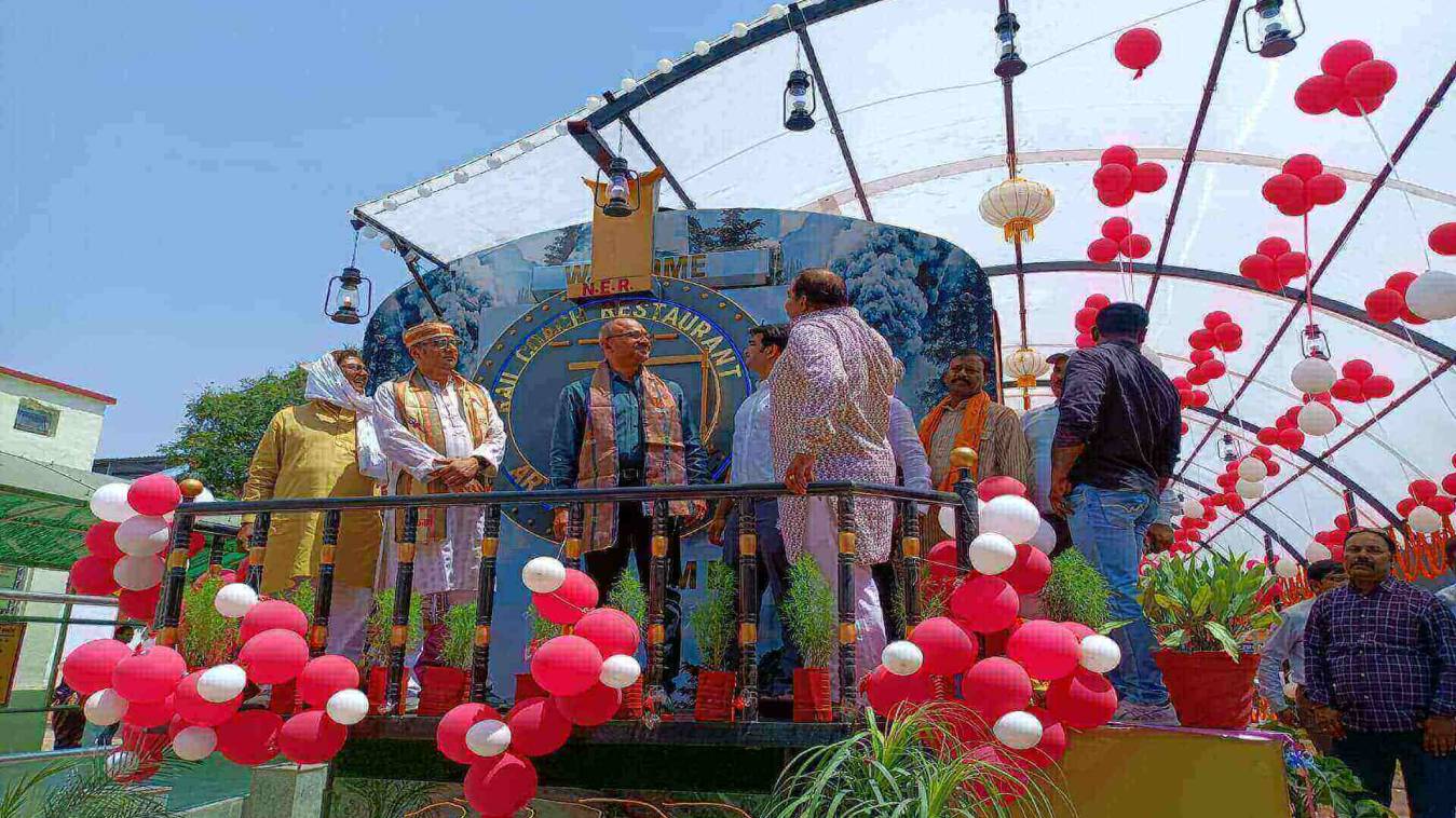 Varanasi : पूर्वांचल का पहला रेल कोच रेस्टोरेंट का हुआ उदघाट्न, यात्रियों को मिलेगा बनारसी व्यंजन का जायका