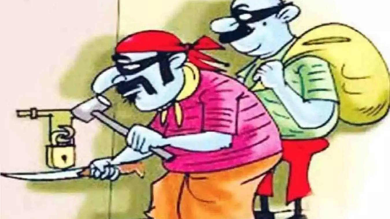  Varanasi: चैन की नींद सोता रहा परिवार, चोर ले उड़े दस लाख के गहने