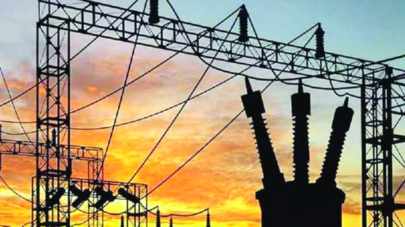 दो सप्ताह से बिना बिजली के सैकड़ों उपभोक्ता