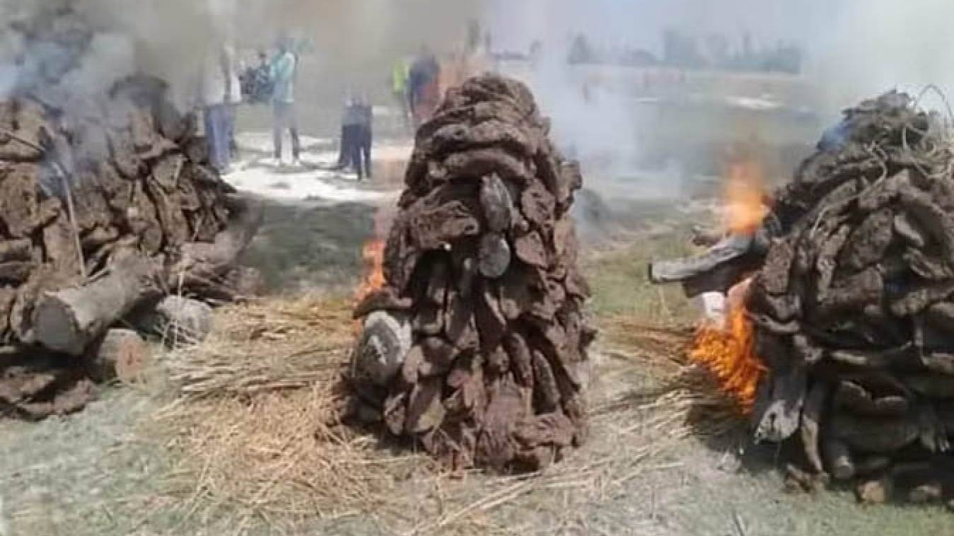 सिसकियों से हुई सुबह, एक साथ जलीं चार मासूमों की चिताएं