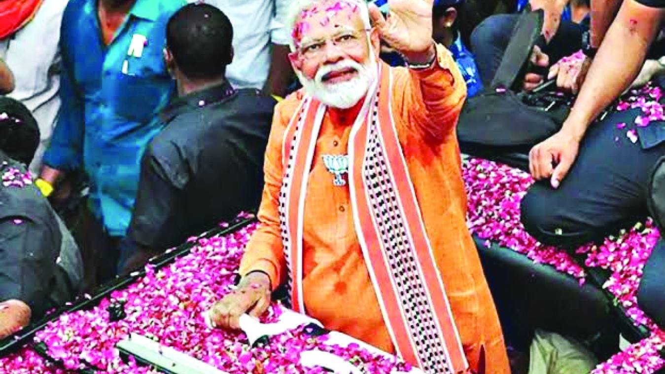 काशी में पीएम के मेगा रोड शो की तैयारी