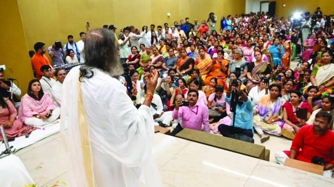 सफलता एक गुलामी है : श्रीश्री रविशंकर