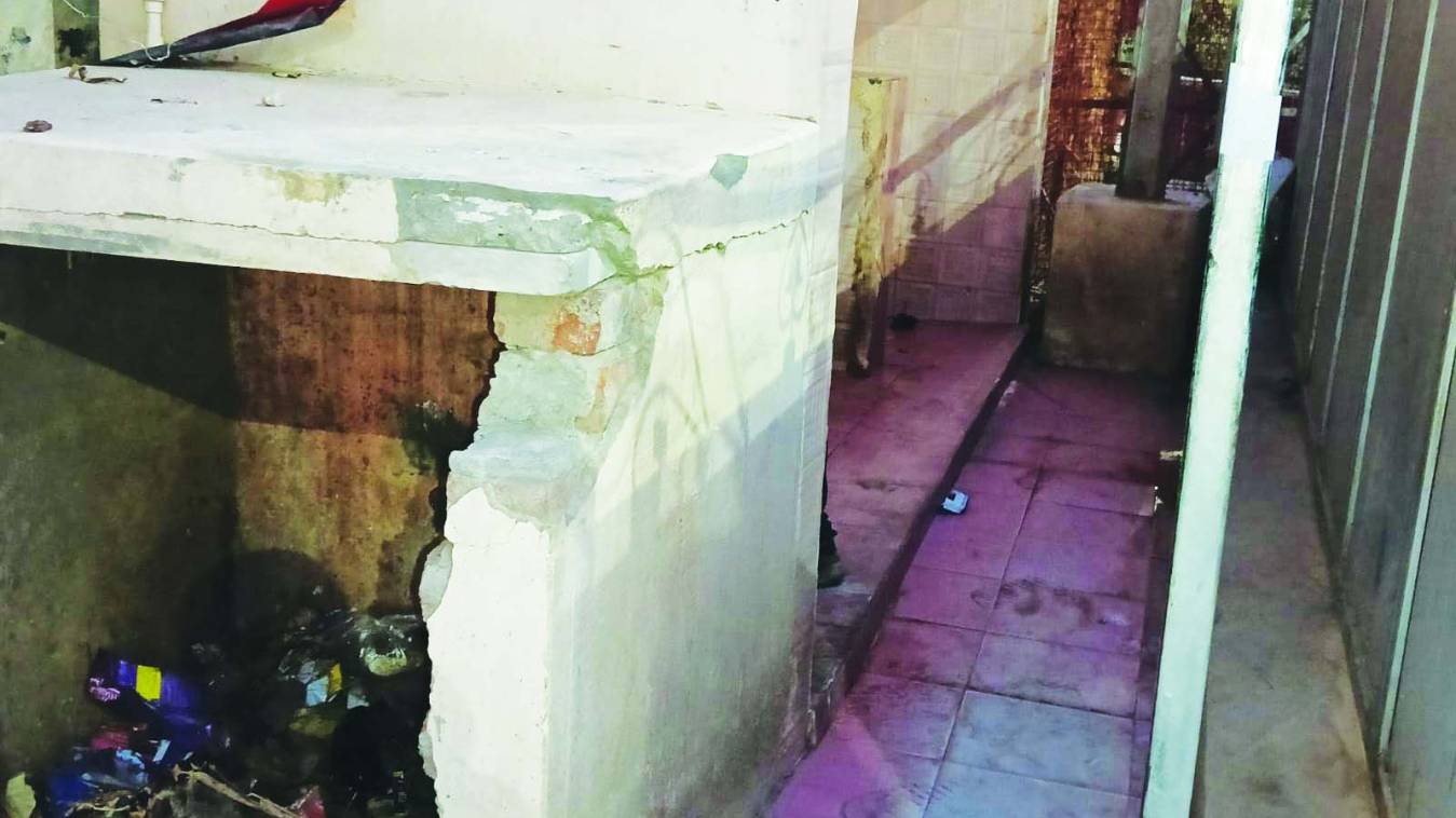 स्वच्छता अभियान को मुंह चिढ़ाता सार्वजनिक शौचालय 