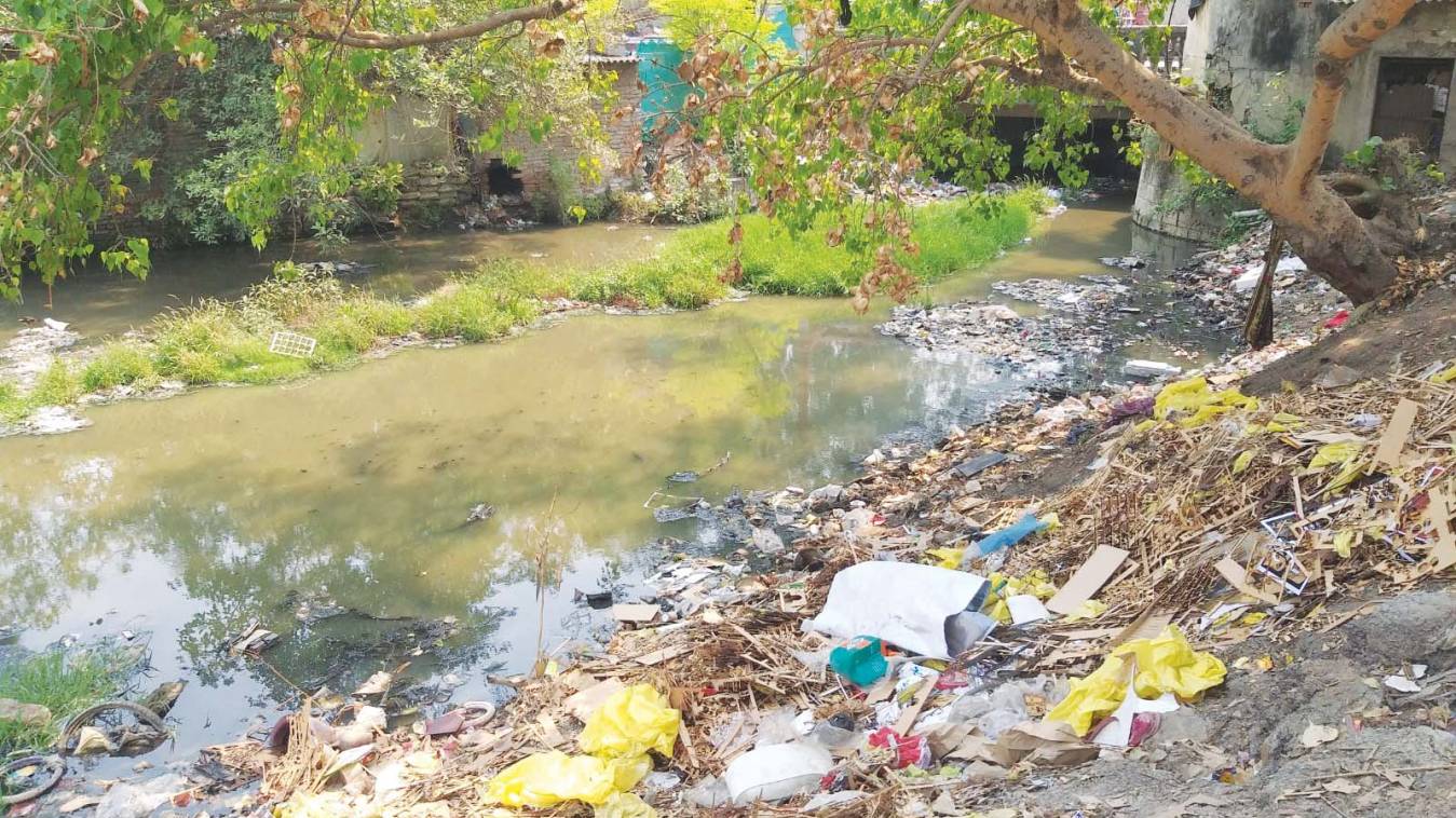  वाराणसी की पहचान पर संकट !