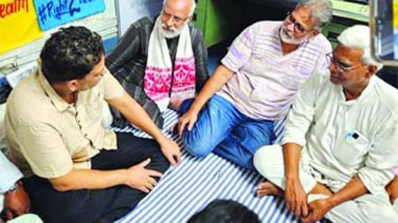 गरीबों का कौन ! मरीजों के हक की लड़ाई में जिम्मेदार मौन !