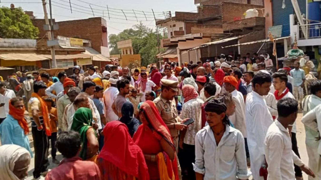  बाइक में टक्कर लगी तो माफी मांगकर जाने लगा ट्रैक्टर चालक, नाराज लोगों ने पीछा कर पीट-पीटकर ले ली जान