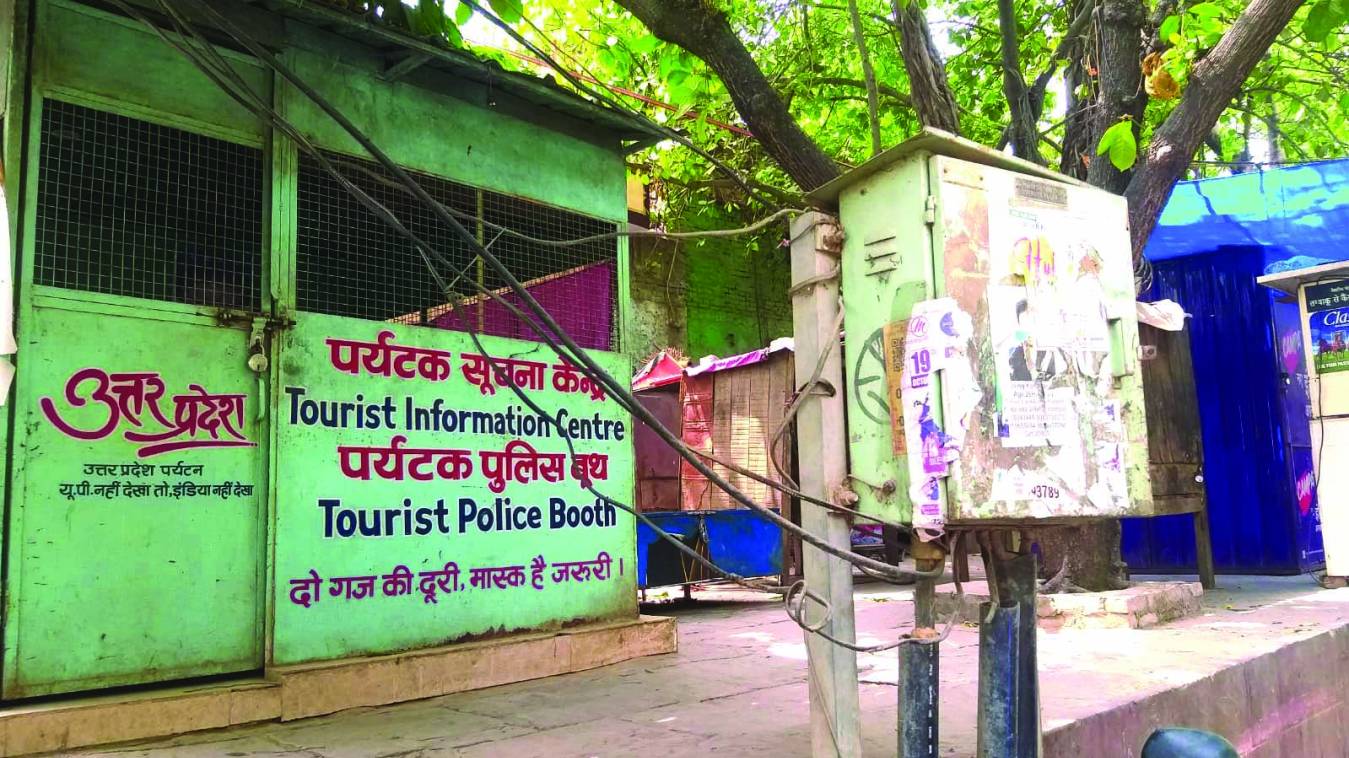 बिजली विभाग के डीपी बॉक्स से  खुलेआम  हो रही है बिजली चोरी