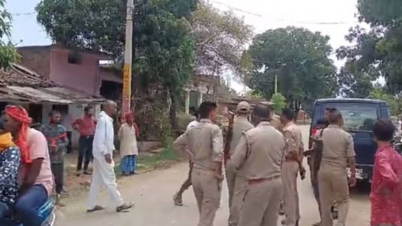 दुल्हन बनकर प्रेमी के घर पहुंची विवाहिता: शादी की जिद पर अड़ी,बोली- झांसा देकर बनाया अवैध संबंध