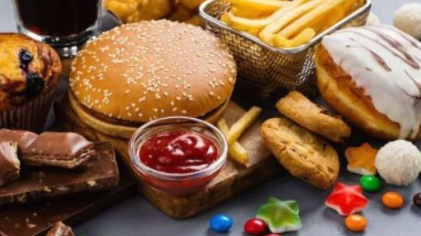 Health Tips: लगातार जंक फ़ूड का सेवन करने से घेरने लगती मानसिक बीमारिया, पढ़ें क्या कहती है रिपोर्ट
