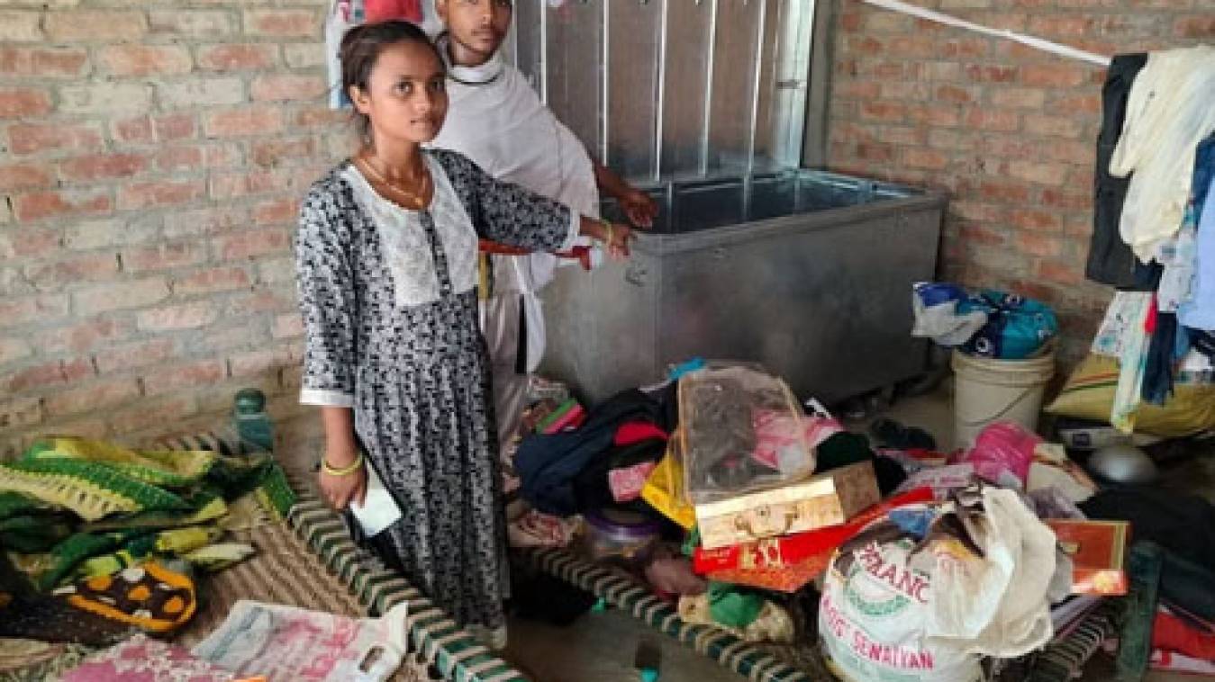 लाठी लेकर चोरों से भिड़ीं महिलाएं: पहले घर में घुसकर नकदी और गहनों पर किया हाथ साफ, दोबारा आए तो पड़ी मार