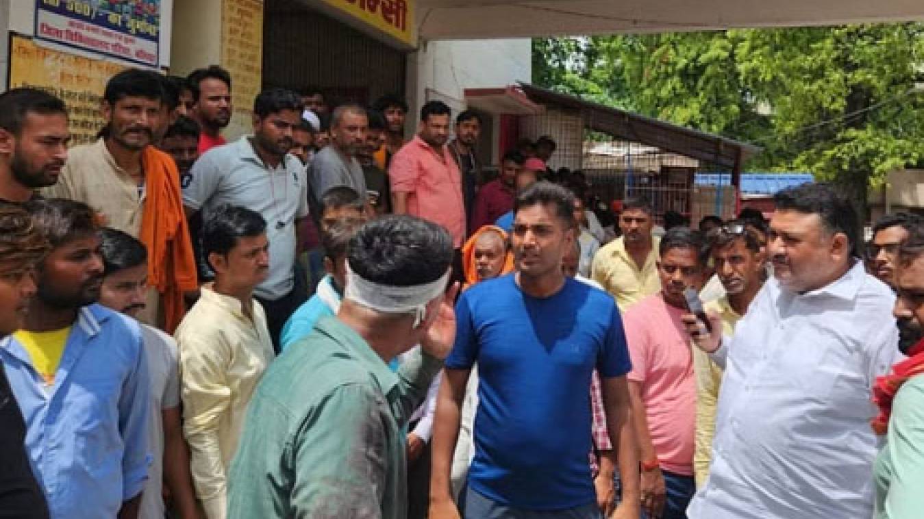  कोतवाली के सामने ही युवक पर धारदार हथियार से हमला, मौत