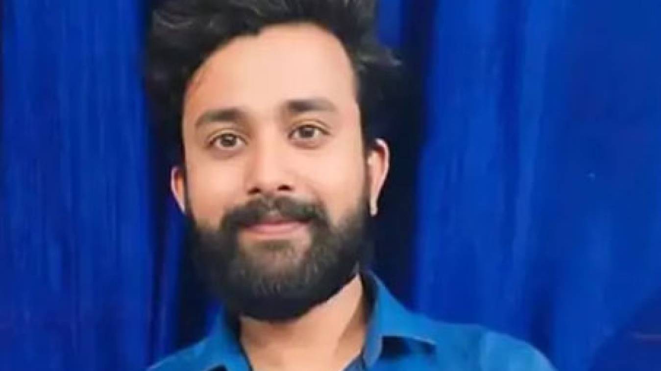  सड़क हादसे में युवक की मौत, नियंत्रित बाइक पेड़ से टकराई         