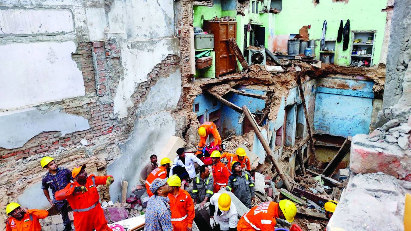 चस्पा कर नोटिस, दाग धुलने की कोशिश !