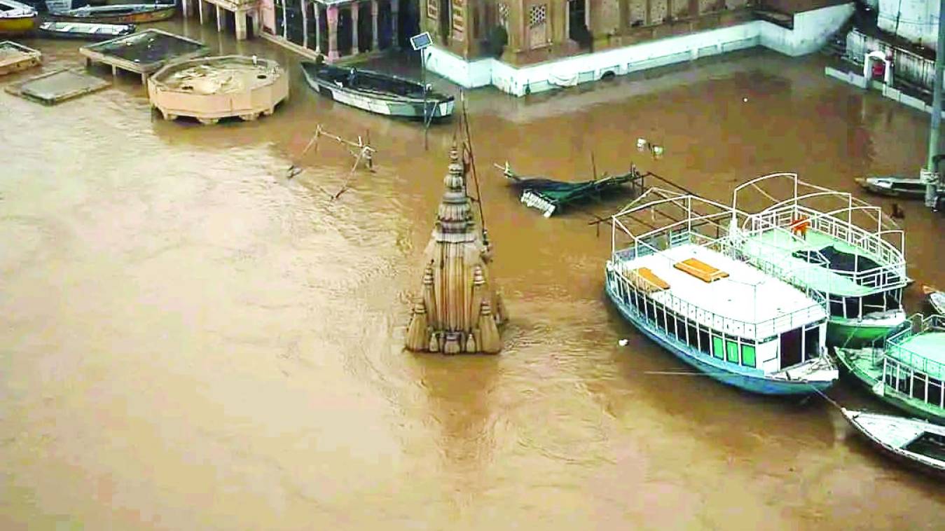 गंगा के पलट प्रवाह से वरुणा में उफान