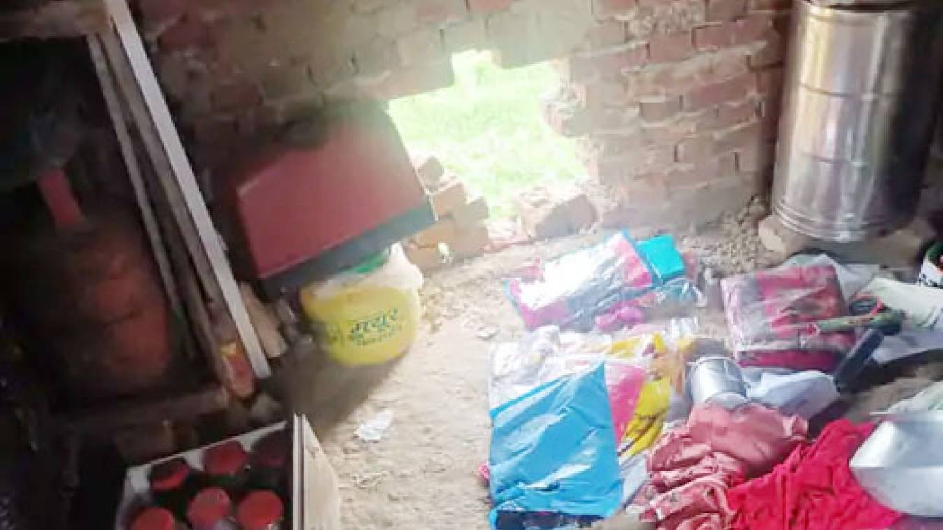 नकदी समेत जेवरात लेकर गायब हुए चोर