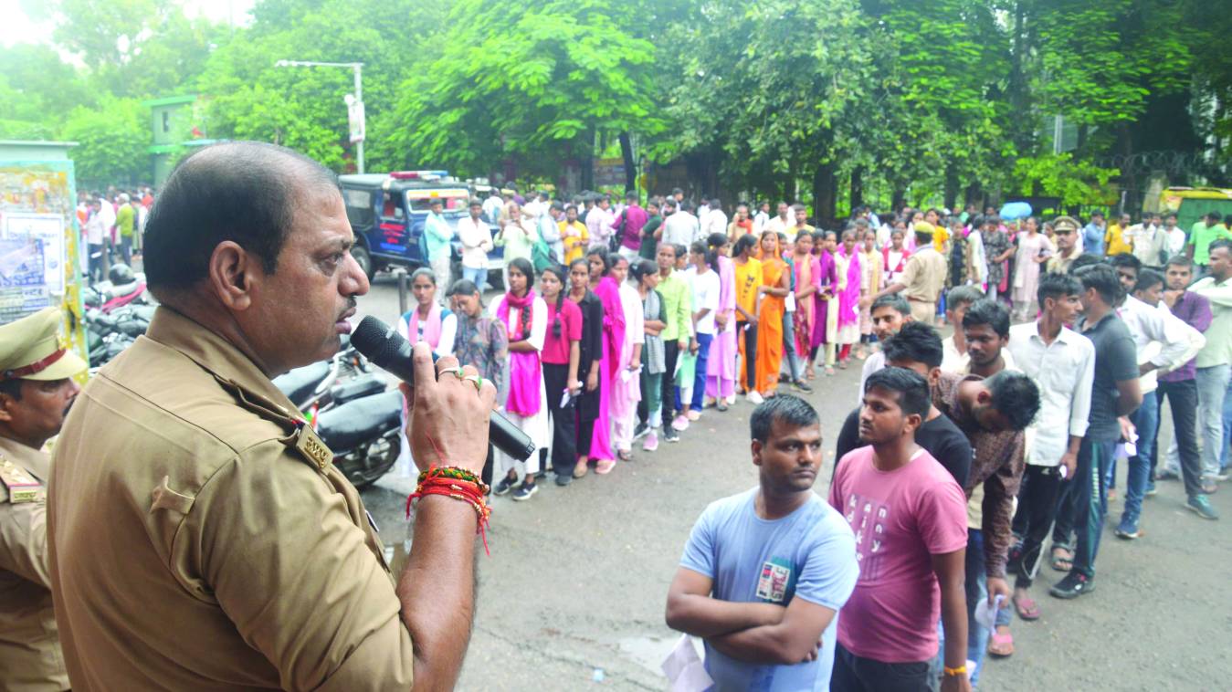 कड़ी सुरक्षा के बीच शुरू हुई पुलिस भर्ती परीक्षा 