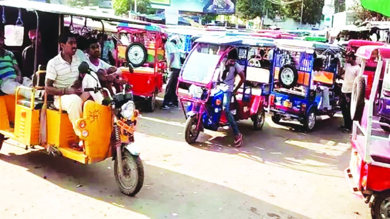 कई घरों में चूल्हा जलाने के लिए हो रहा इंतजार...