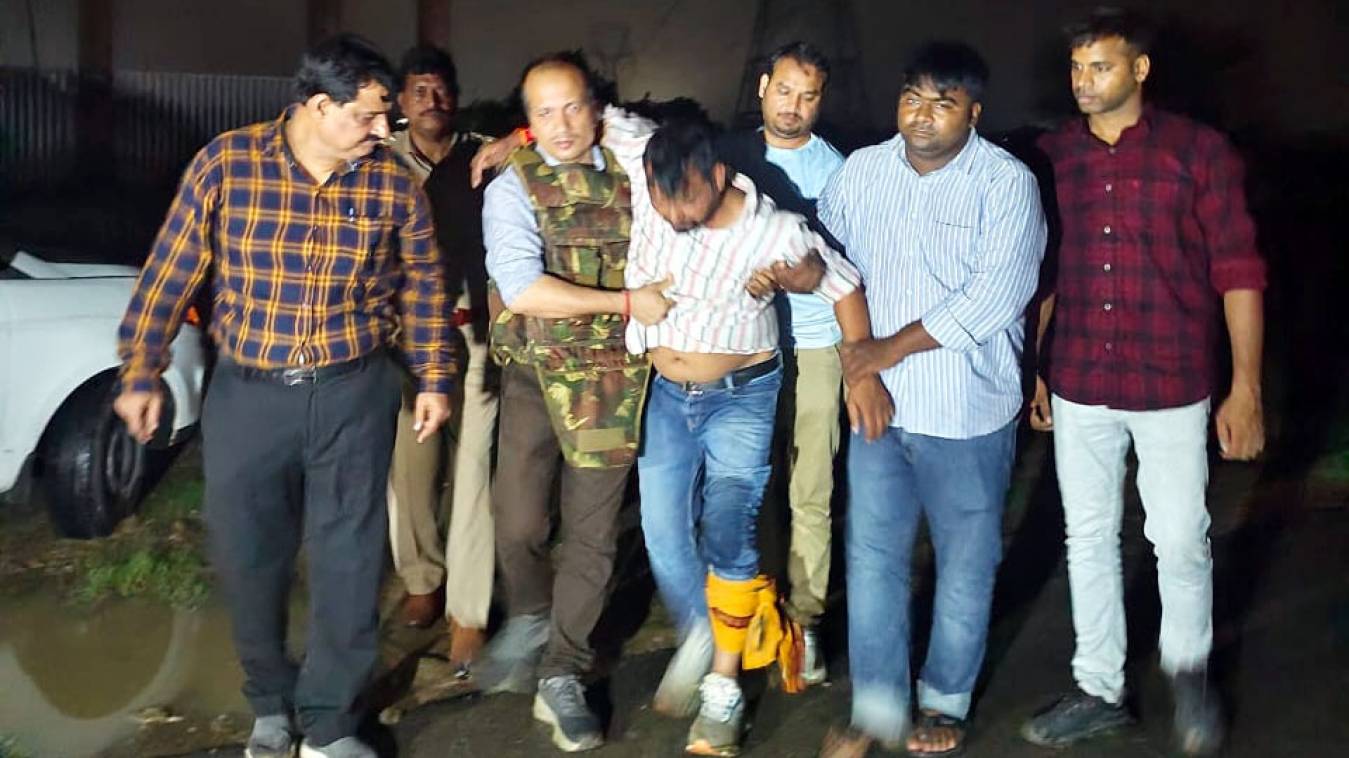 पुलिस और बदमाशों के बीच हुई ठांय-ठांय