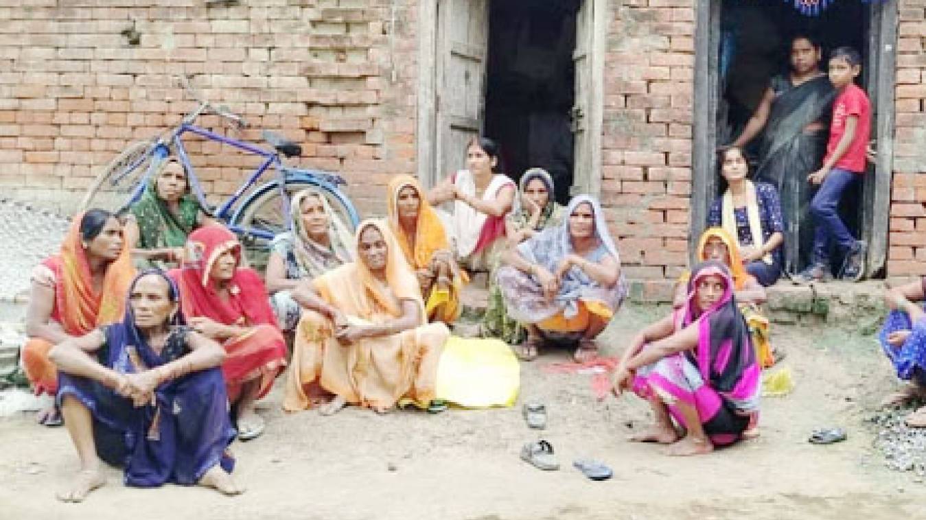 आकाशीय बिजली गिरने से महिला की मौत, बेटा अस्पताल में लड़ रहा जिंदगी की जंग