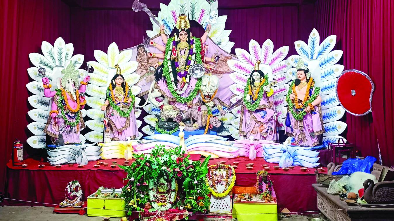 मां की वंदना आठो पहर, रात भर सोया नहीं शहर 