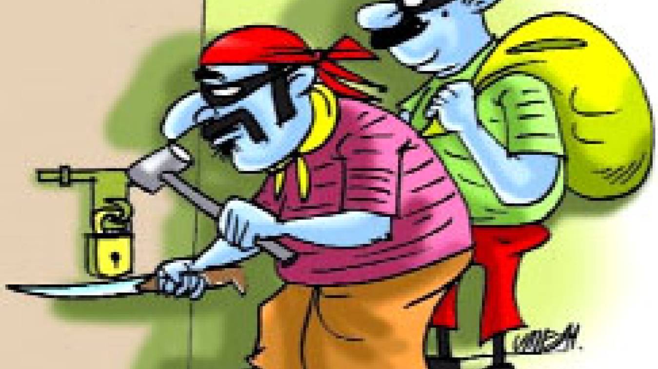 हद है ! शिवपुर में फिर चोरी हो गई...