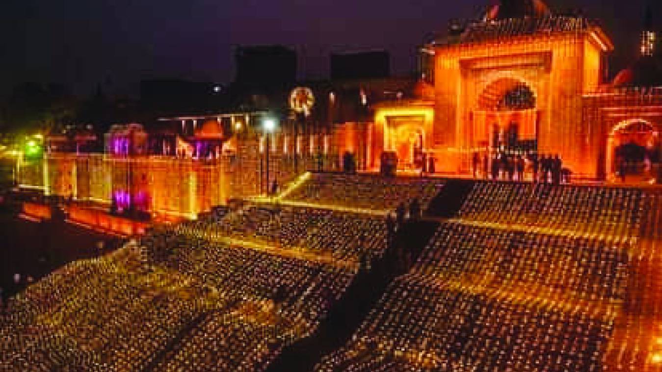  मोक्ष की नगरी में देवताओं का महापर्व