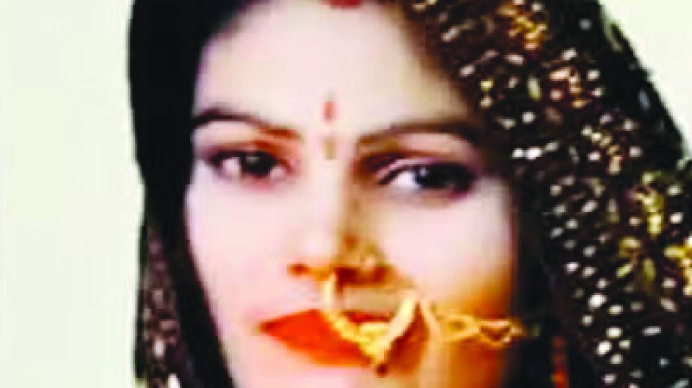  कमरे में मिला विवाहिता का शव,  पति पर हत्या का आरोप