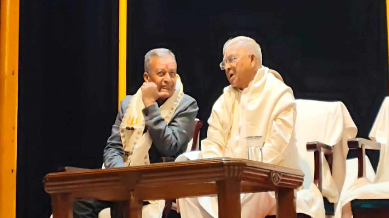  गंगा आरती में शामिल हुए MP के राज्यपाल, वैदिक रीति से मां गंगा का किया पूजन