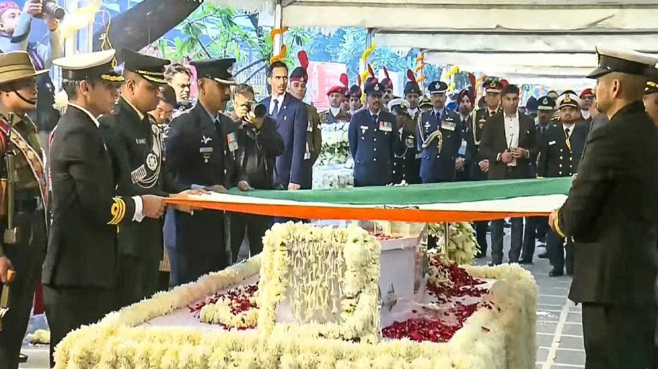 पंचतत्व में विलीन हुए मनमोहन सिंह, नम आंखों से देश ने दी अंतिम विदाई  