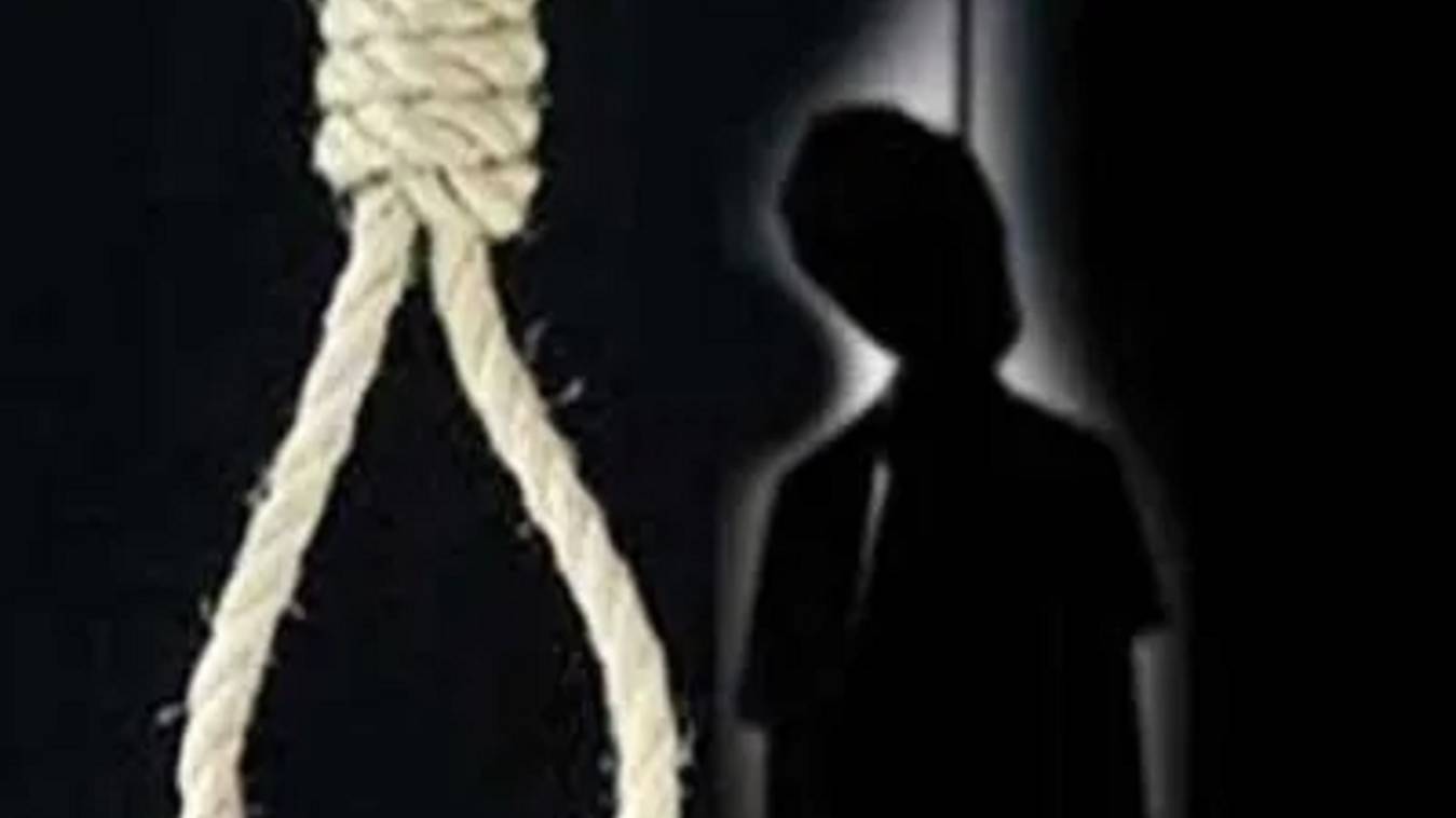  फांसी के फंदे पर लटका मिला युवक का शव